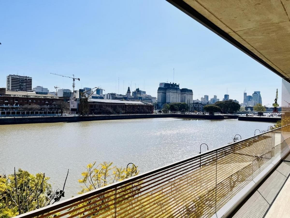 Puerto Madero: 3-room apartment for sale with a view of the dock, garage, and storage room!