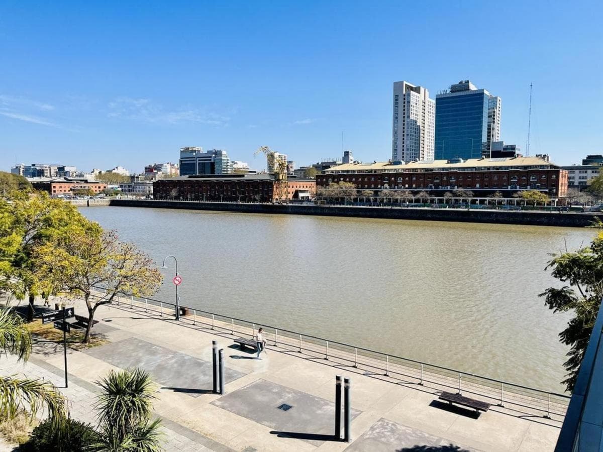 Puerto Madero: 3-room apartment for sale with a view of the dock, garage, and storage room!