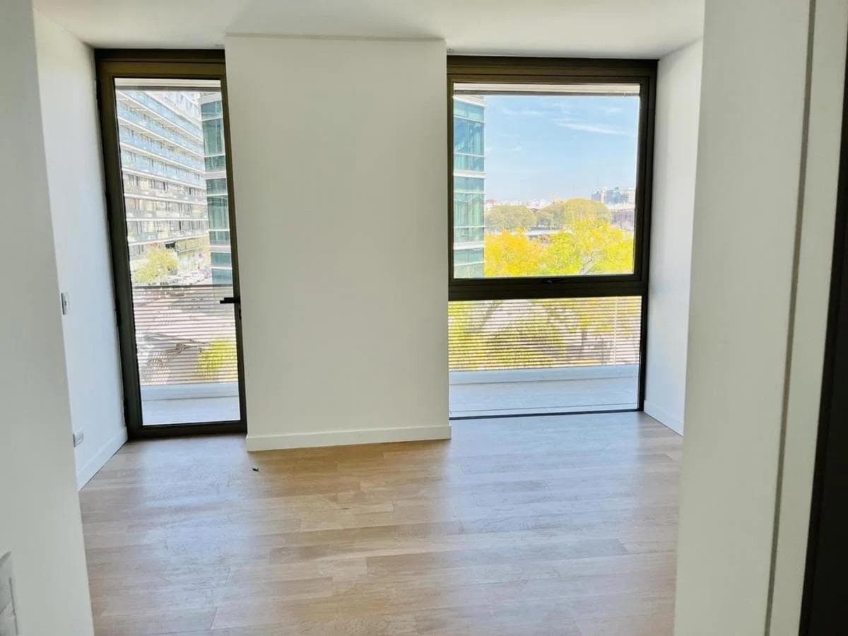 Puerto Madero: 3-room apartment for sale with a view of the dock, garage, and storage room!