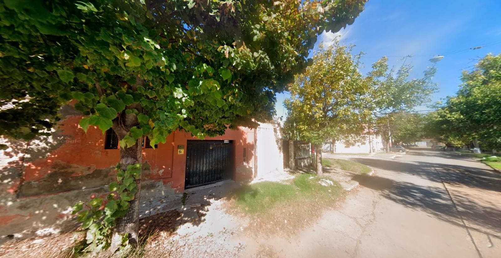 FOR SALE/TRADE - 3-bedroom house with a patio and garage, in need of renovation - Saladillo, Rosario.