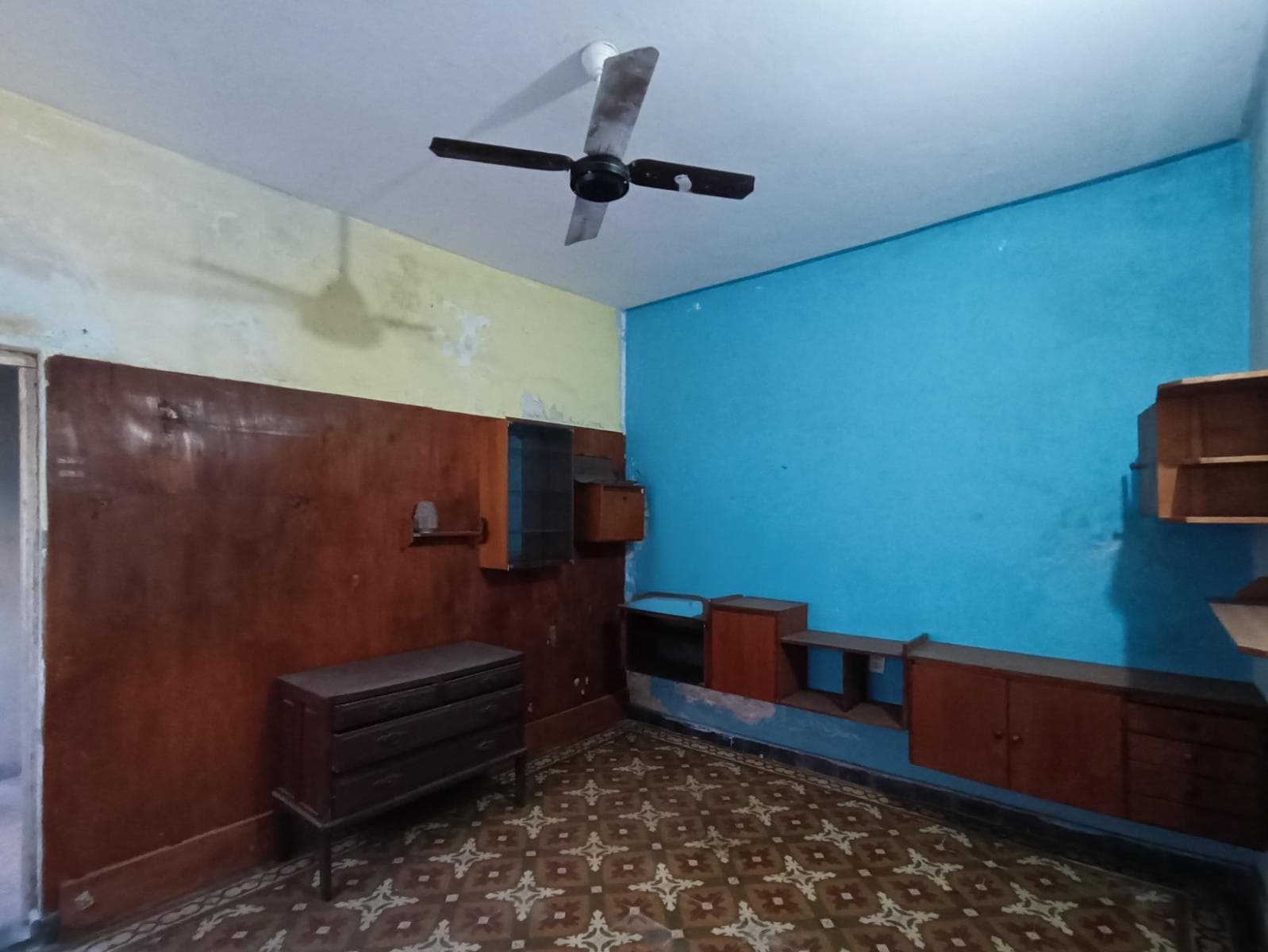 FOR SALE/TRADE - 3-bedroom house with a patio and garage, in need of renovation - Saladillo, Rosario.
