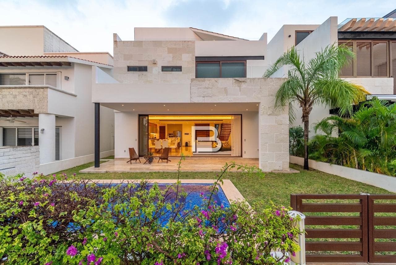 House for Sale in the Isla Dorada Residential Complex, Cancún