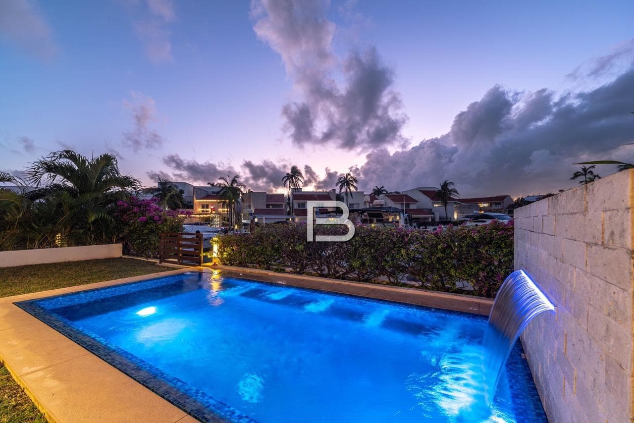 House for Sale in the Isla Dorada Residential Complex, Cancún