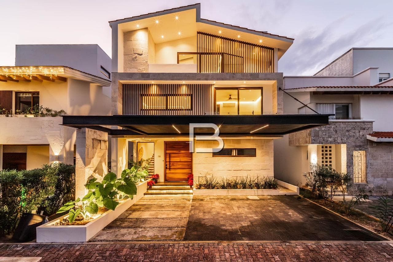 House for Sale in the Isla Dorada Residential Complex, Cancún