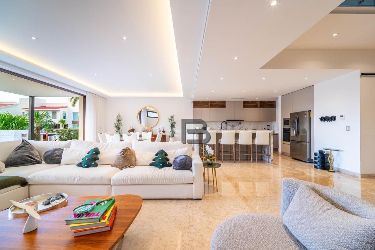 House for Sale in the Isla Dorada Residential Complex, Cancún