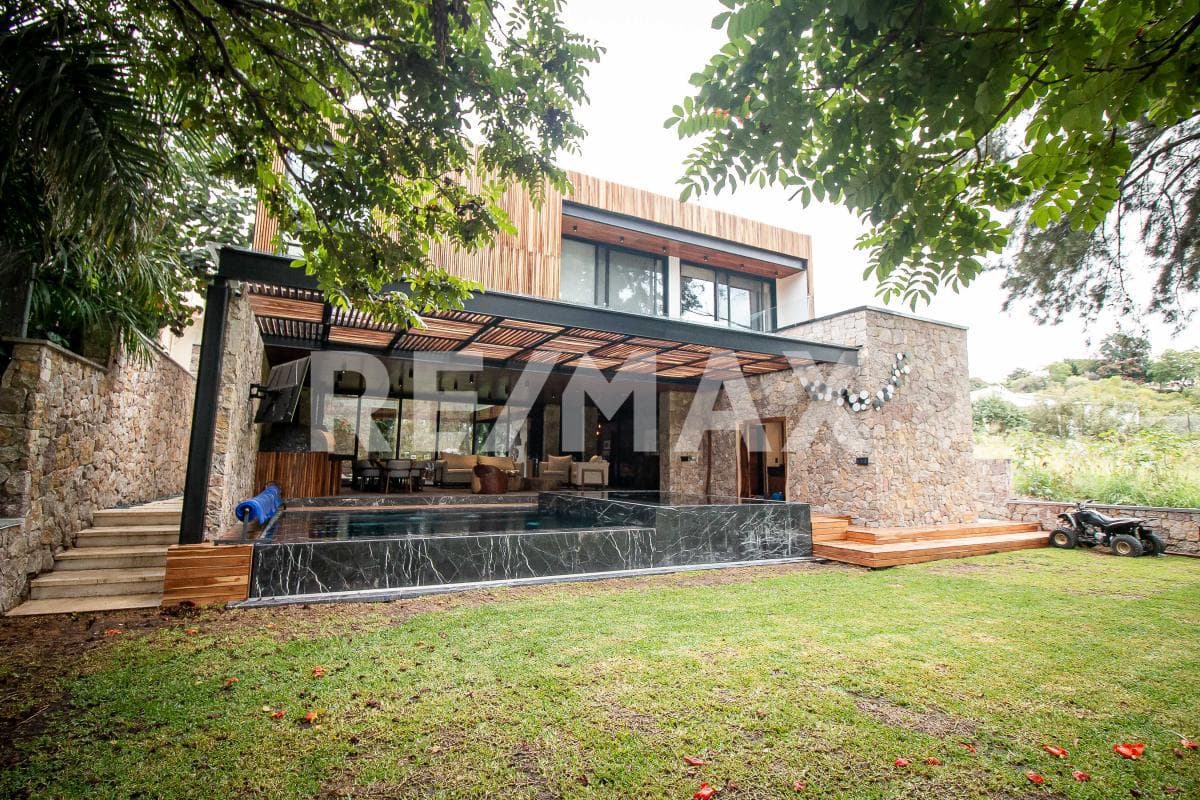 House for Sale in Morelos, Lomas de Cocoyoc Subdivision