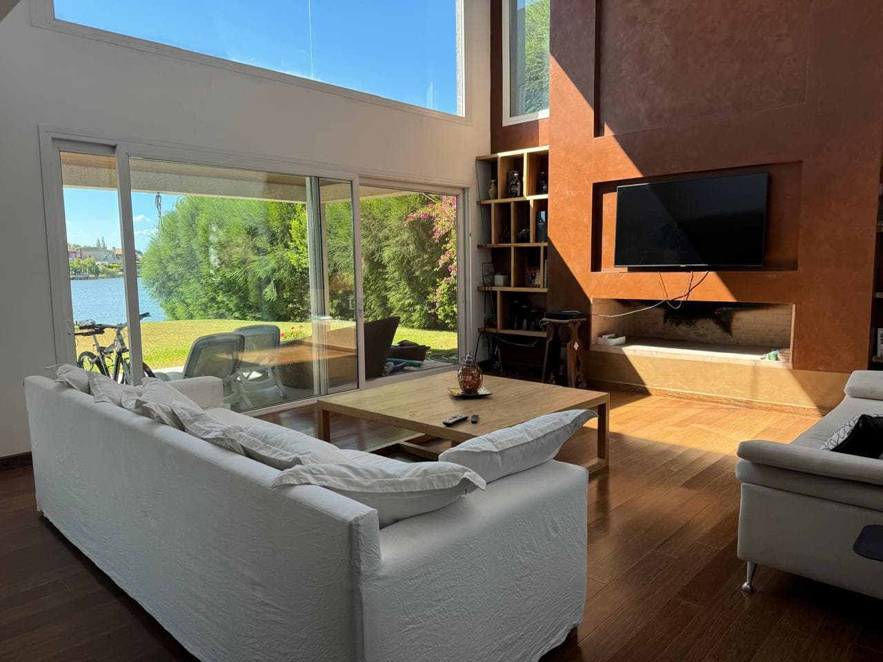 House for Sale Near the Lagoon, San Isidro Labrador, Villanueva
