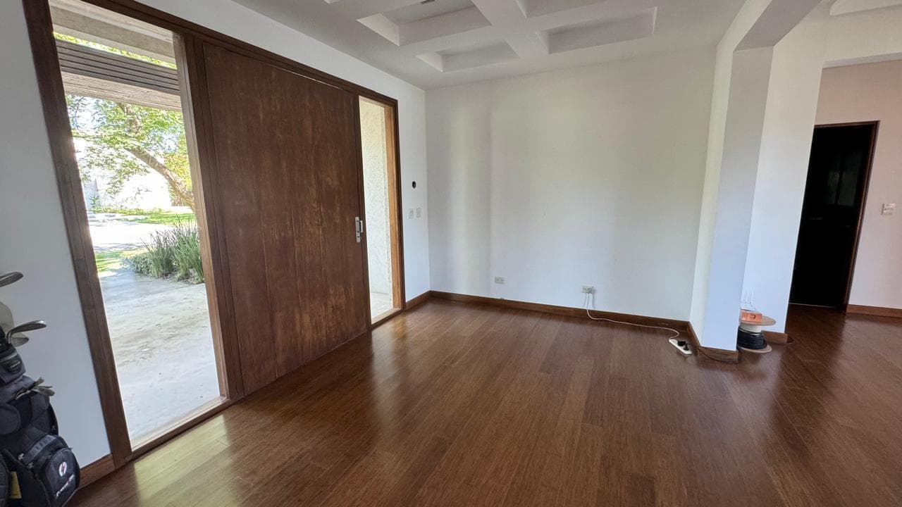 House for Sale Near the Lagoon, San Isidro Labrador, Villanueva