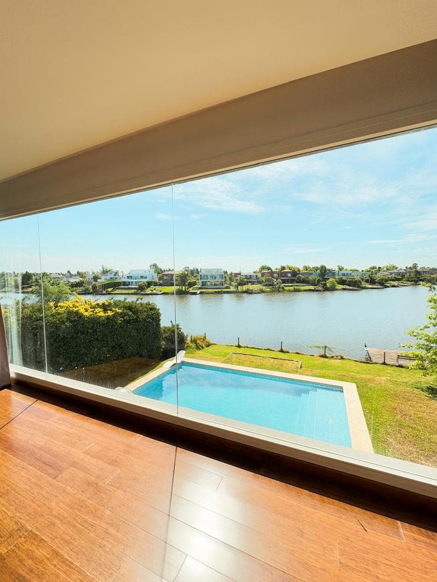 House for Sale Near the Lagoon, San Isidro Labrador, Villanueva