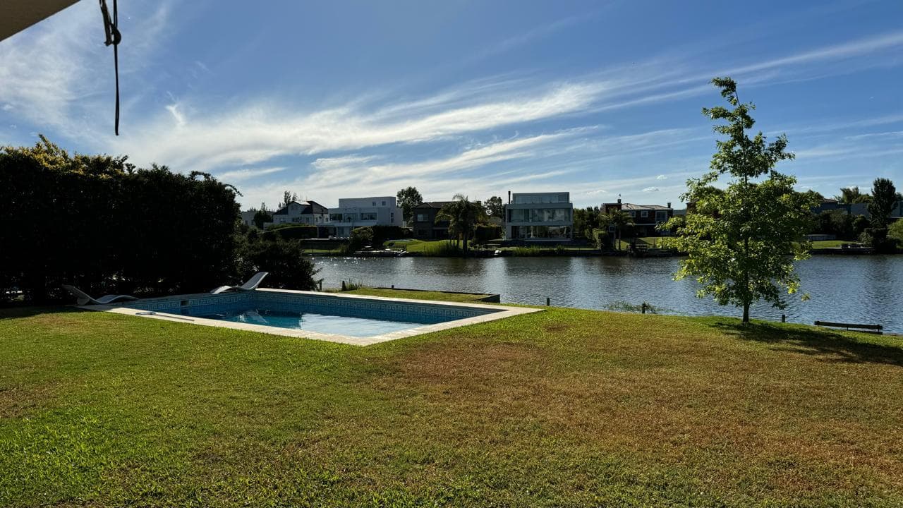 House for Sale Near the Lagoon, San Isidro Labrador, Villanueva