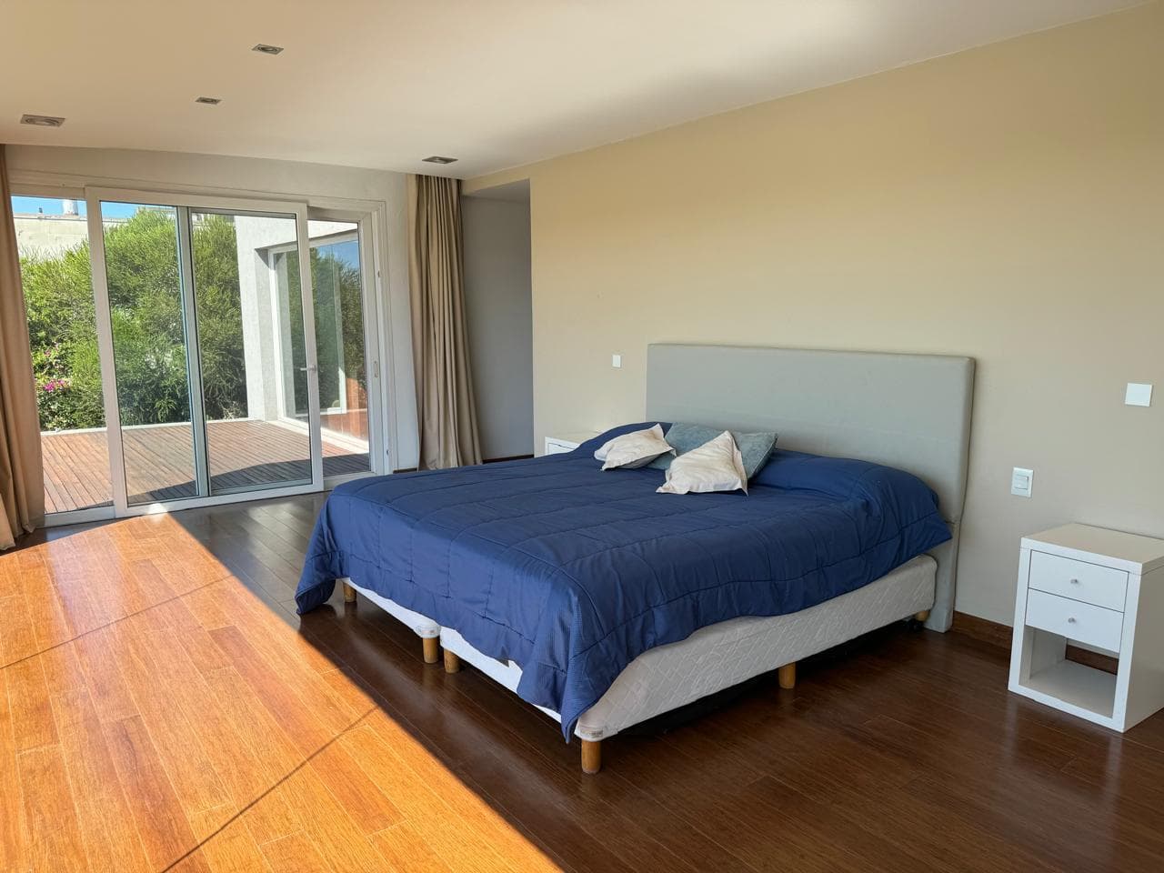 House for Sale Near the Lagoon, San Isidro Labrador, Villanueva