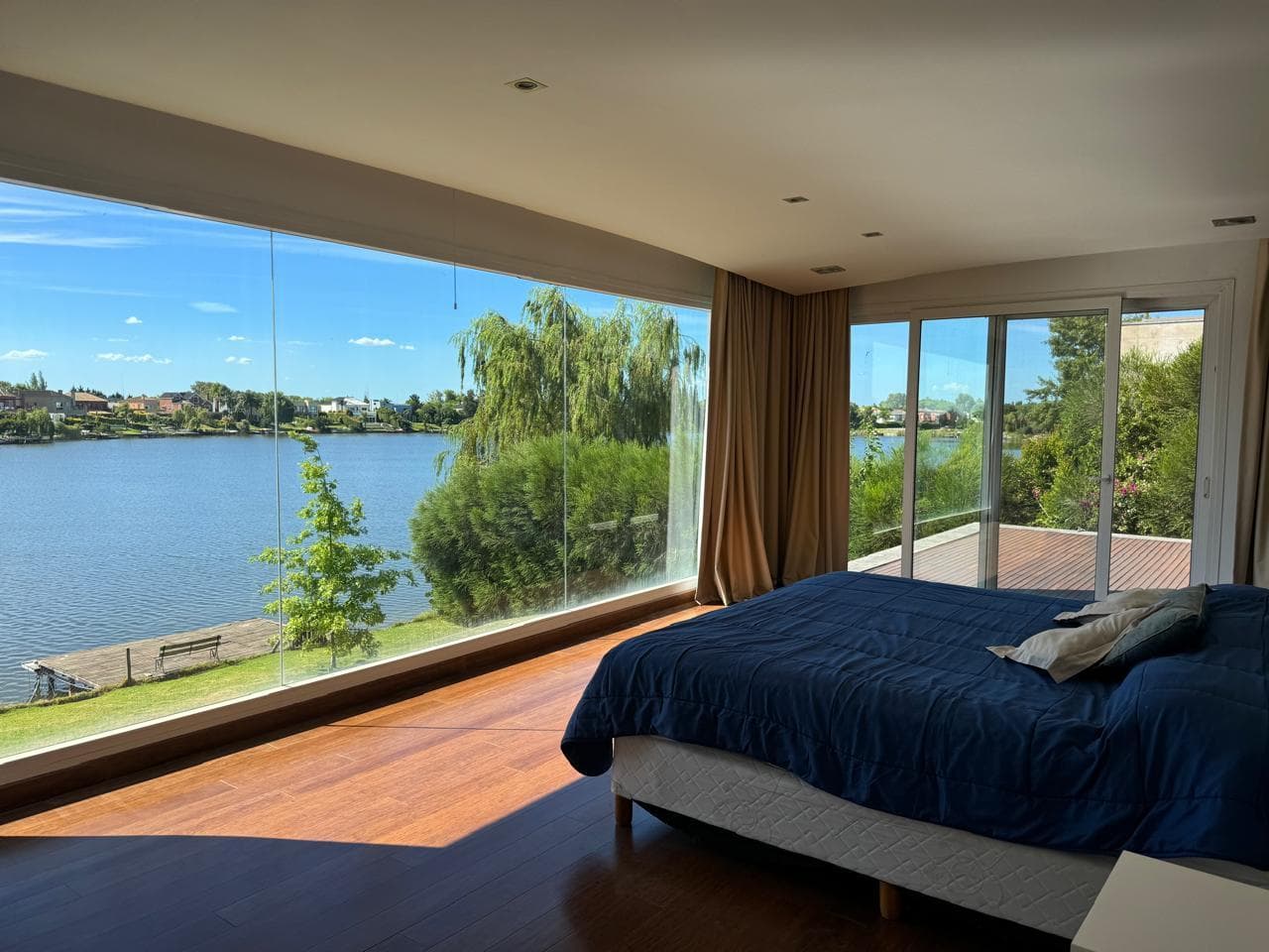 House for Sale Near the Lagoon, San Isidro Labrador, Villanueva