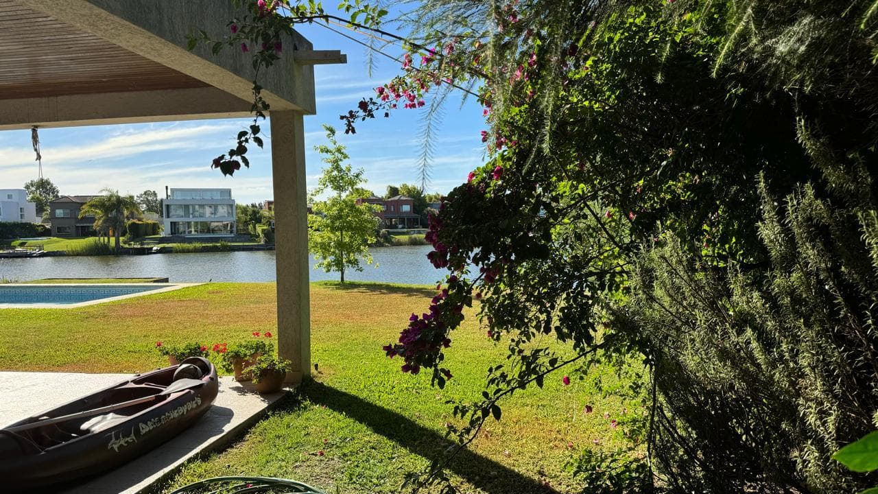 House for Sale Near the Lagoon, San Isidro Labrador, Villanueva