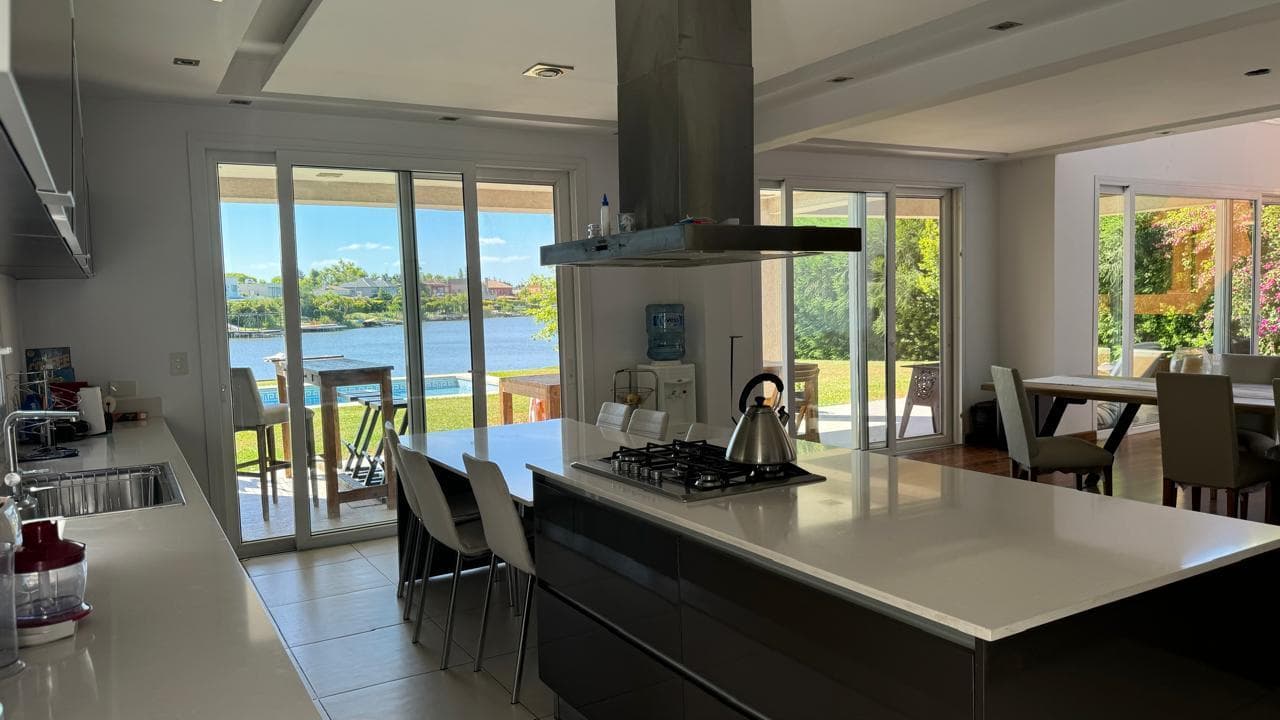 House for Sale Near the Lagoon, San Isidro Labrador, Villanueva