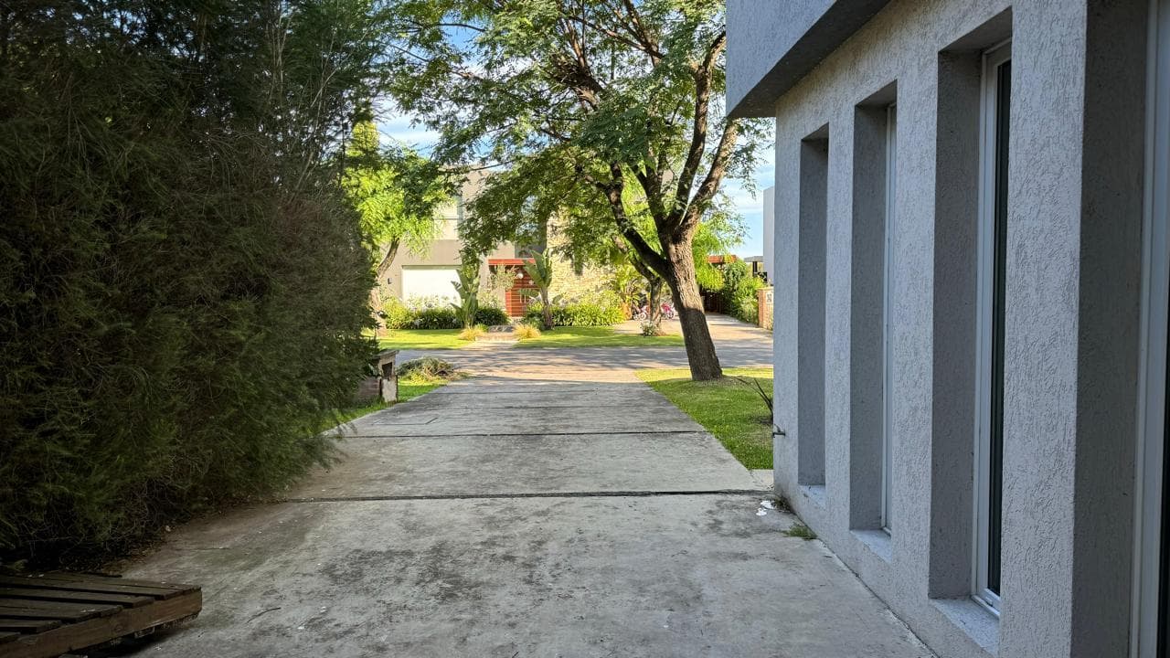 House for Sale Near the Lagoon, San Isidro Labrador, Villanueva