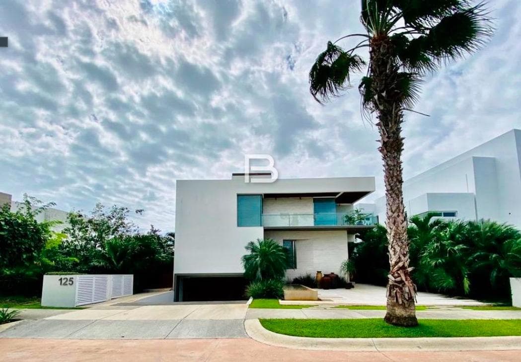 House for Sale in Puerto Cancún, Los Canales