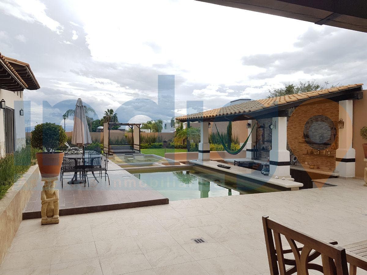 Single-Story House for Sale in Balcones de Juriquilla with a Pool