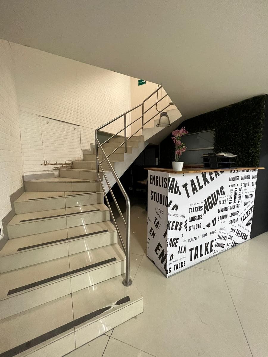 OFFICE FOR RENT IN VALLE ORIENTE