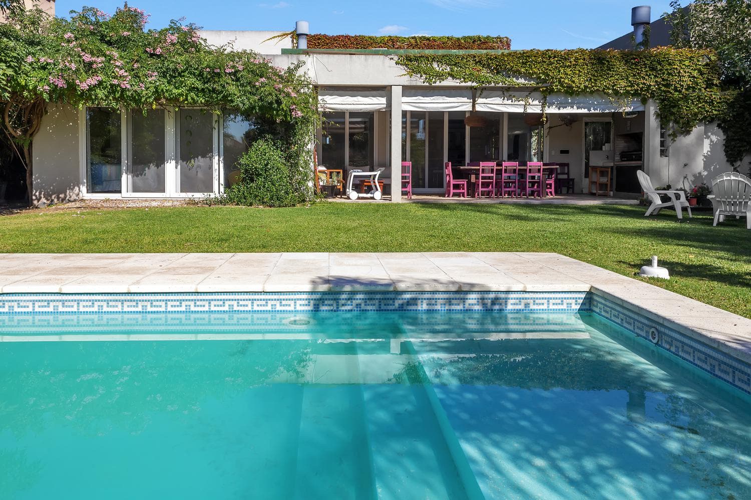 Vacation rental in Las Liebres, sleeps 6, with a pool