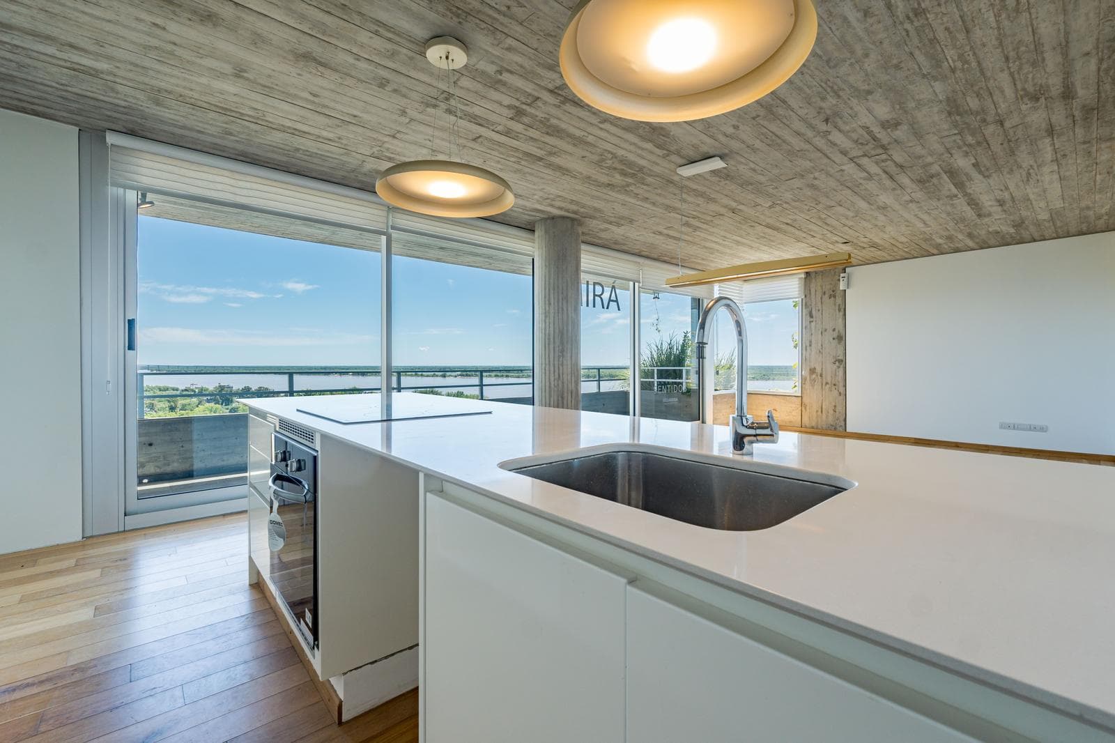 FOR SALE - 3-bedroom apartment with amenities and a view of the river. Arroyito, Rosario.