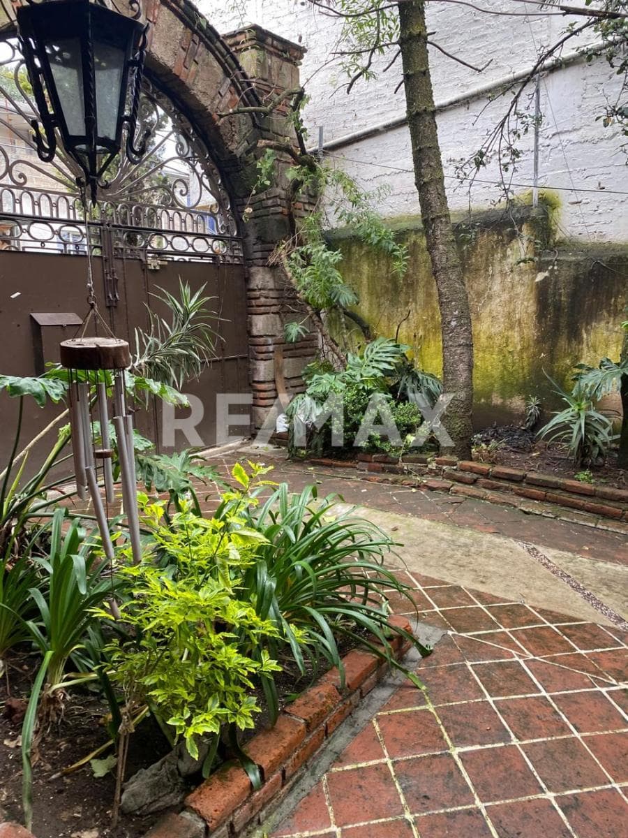 House for sale in the Tlalpan District, 15 minutes from Six Flags, priced below the appraised value