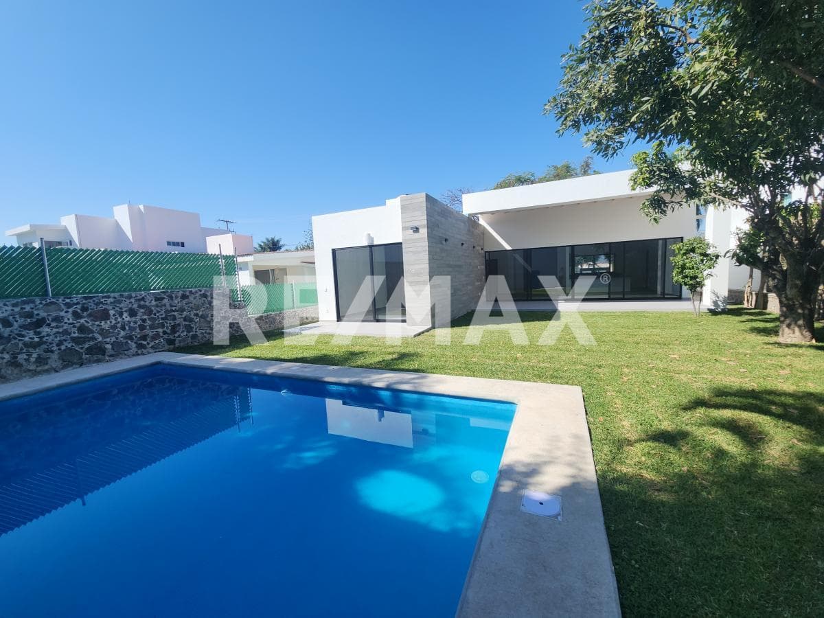 House for Sale in Morelos, Lomas de Cocoyoc Subdivision