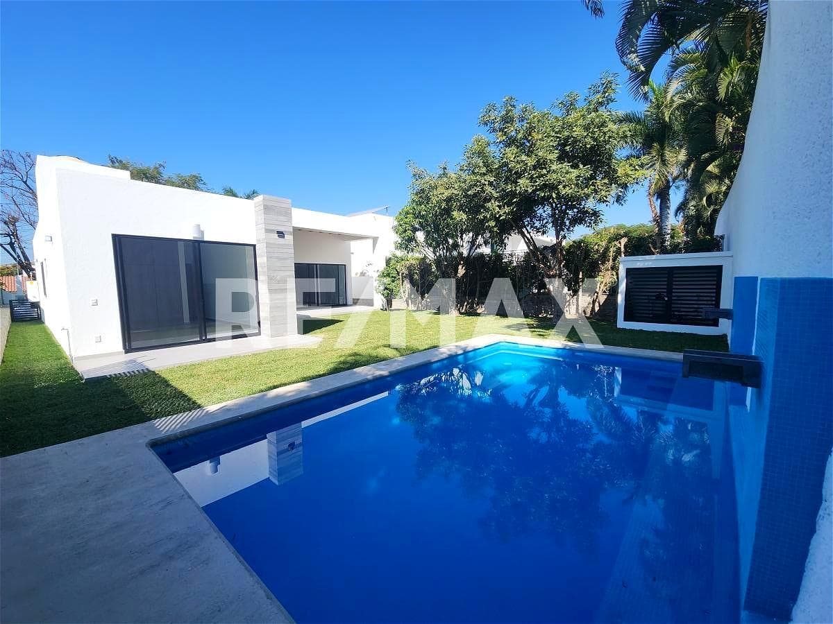 House for Sale in Morelos, Lomas de Cocoyoc Subdivision