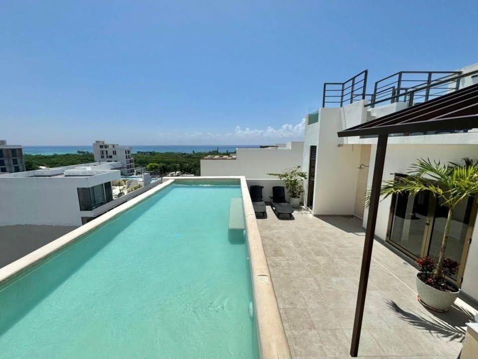 STUDIO FOR RENT ONE BLOCK FROM FIFTH AVENUE (ROOF WITH OCEAN VIEW)