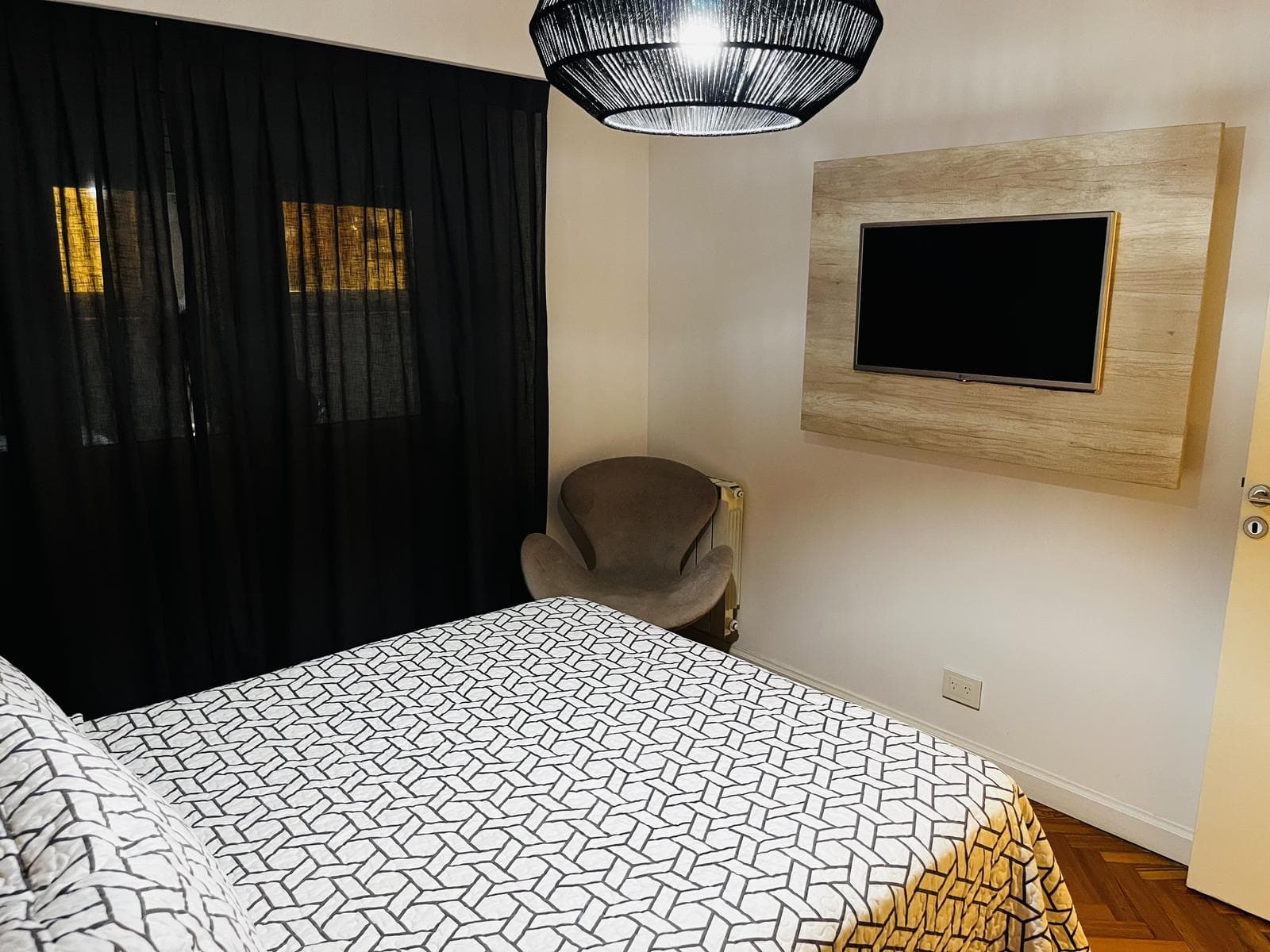 4-room apartment for sale in Palermo Chico with a guest unit, garage, and storage room!