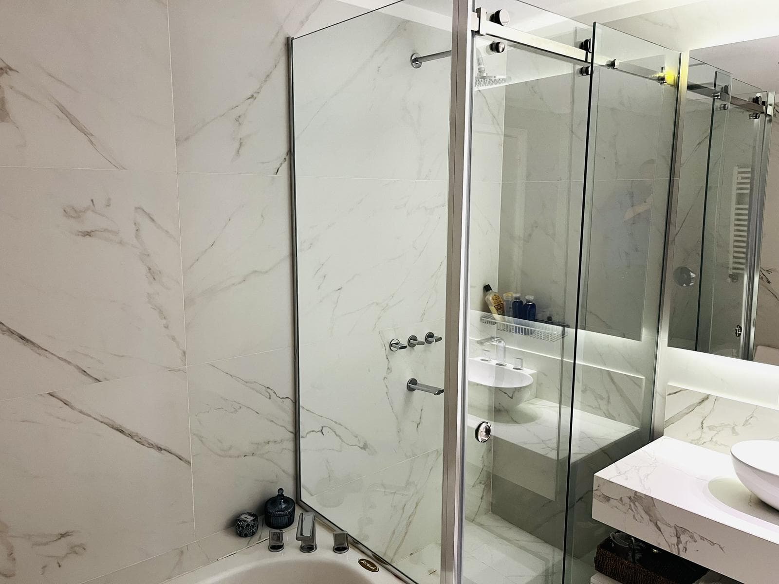 4-room apartment for sale in Palermo Chico with a guest unit, garage, and storage room!