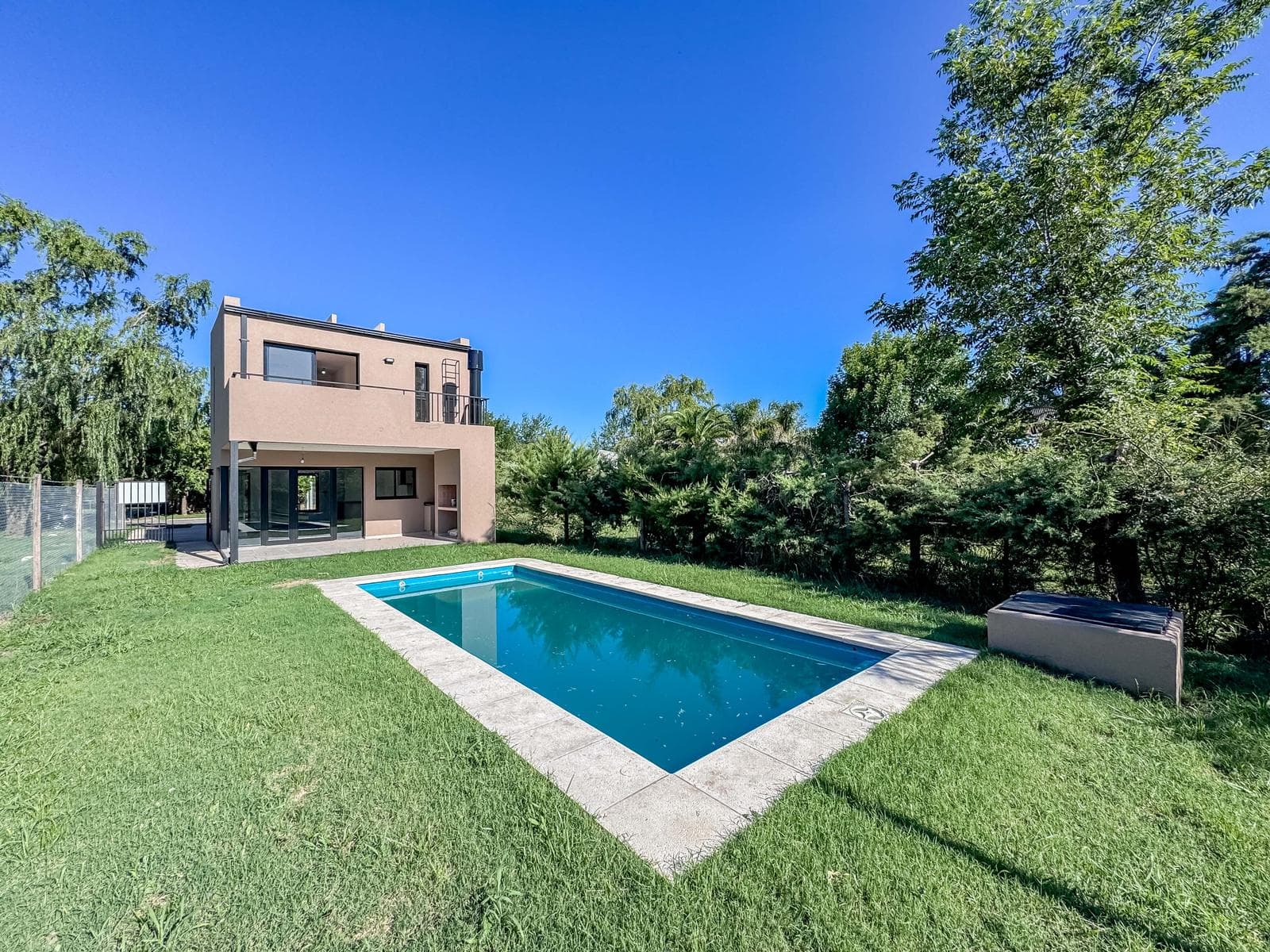 FOR SALE | TRADE - Brand-new 2-bedroom house with a pool, barbecue area, and garage - El Molino, Roldán.