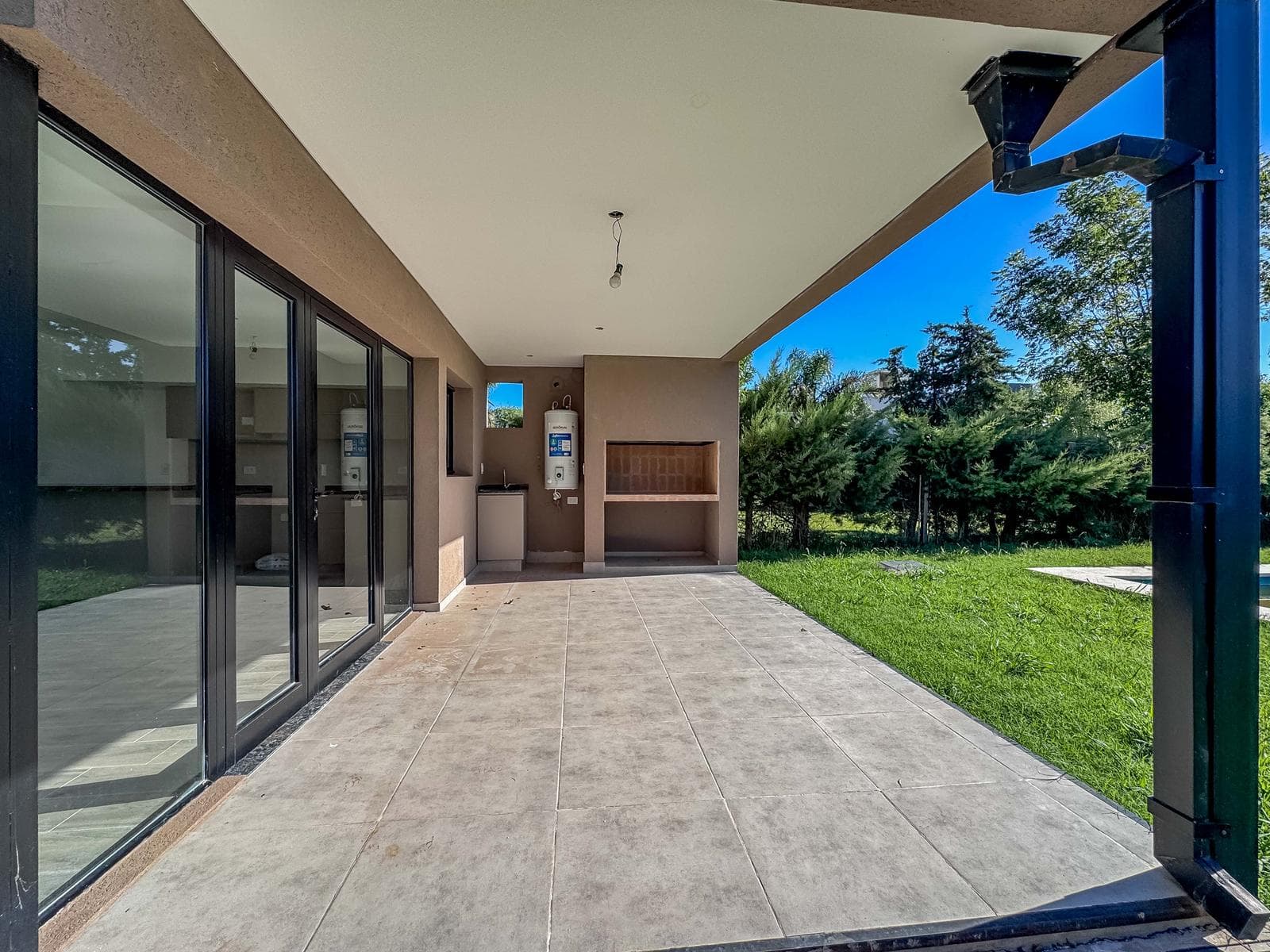 FOR SALE | TRADE - Brand-new 2-bedroom house with a pool, barbecue area, and garage - El Molino, Roldán.