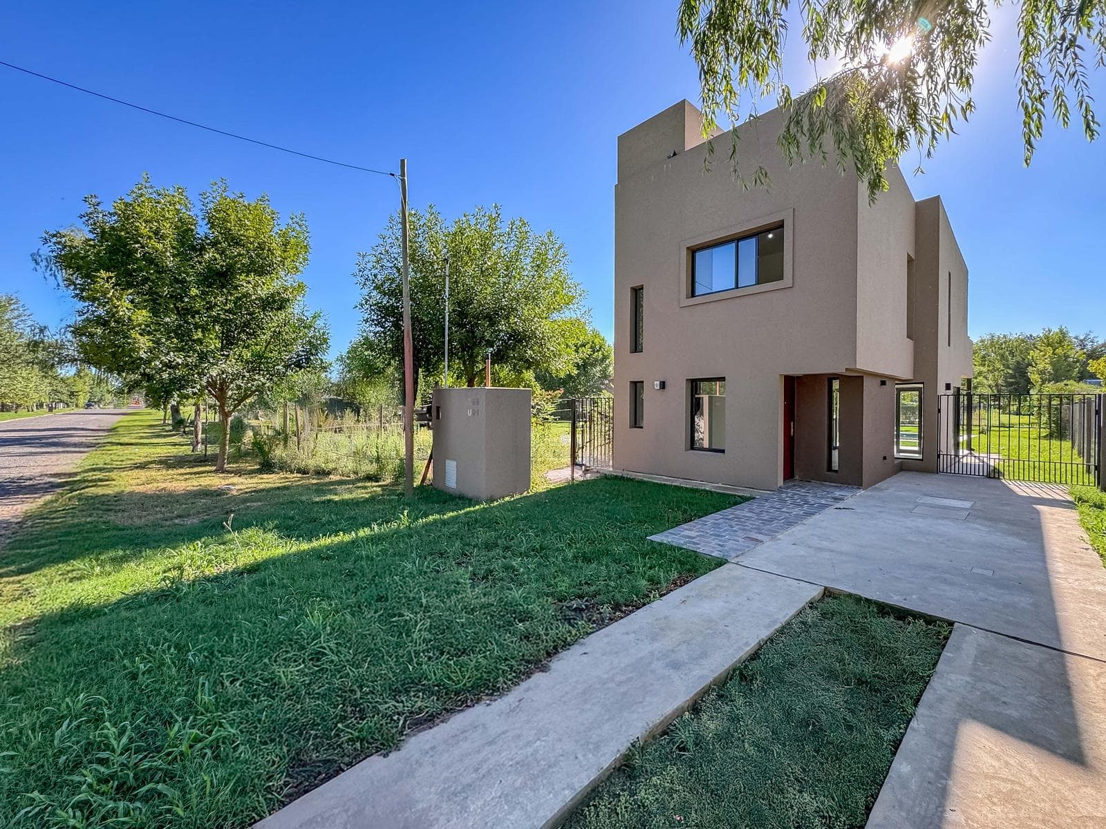 FOR SALE | TRADE - Brand-new 2-bedroom house with a pool, barbecue area, and garage - El Molino, Roldán.