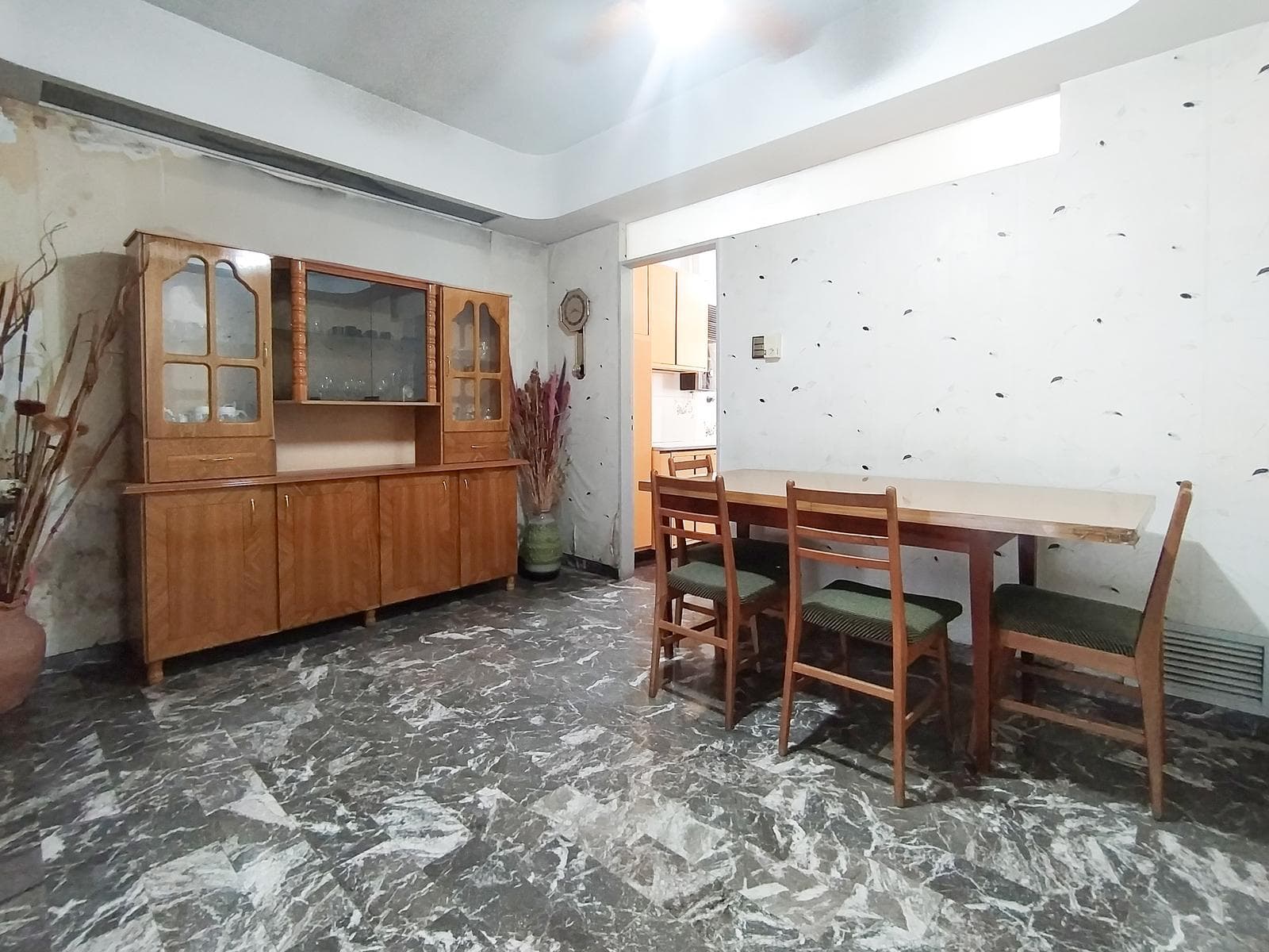 FOR SALE/EXCHANGE - 3-bedroom house with a garage, barbecue area, and commercial space. Alvear, Rosario.