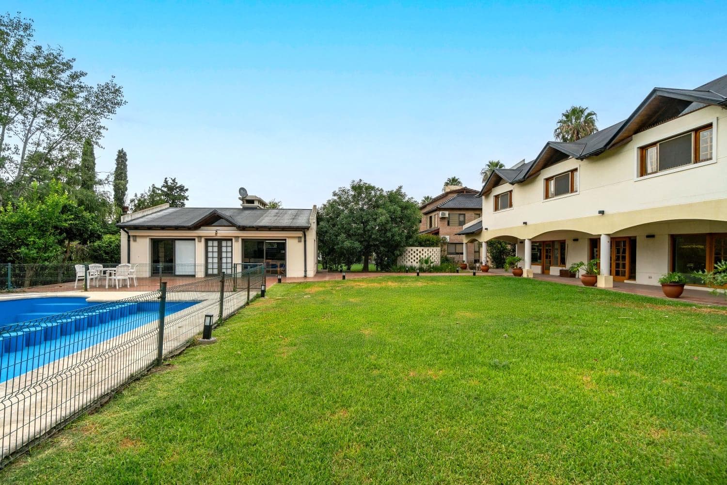 FOR SALE/EXCHANGE – 4-bedroom house with amenities. San Marino, Funes Hills.