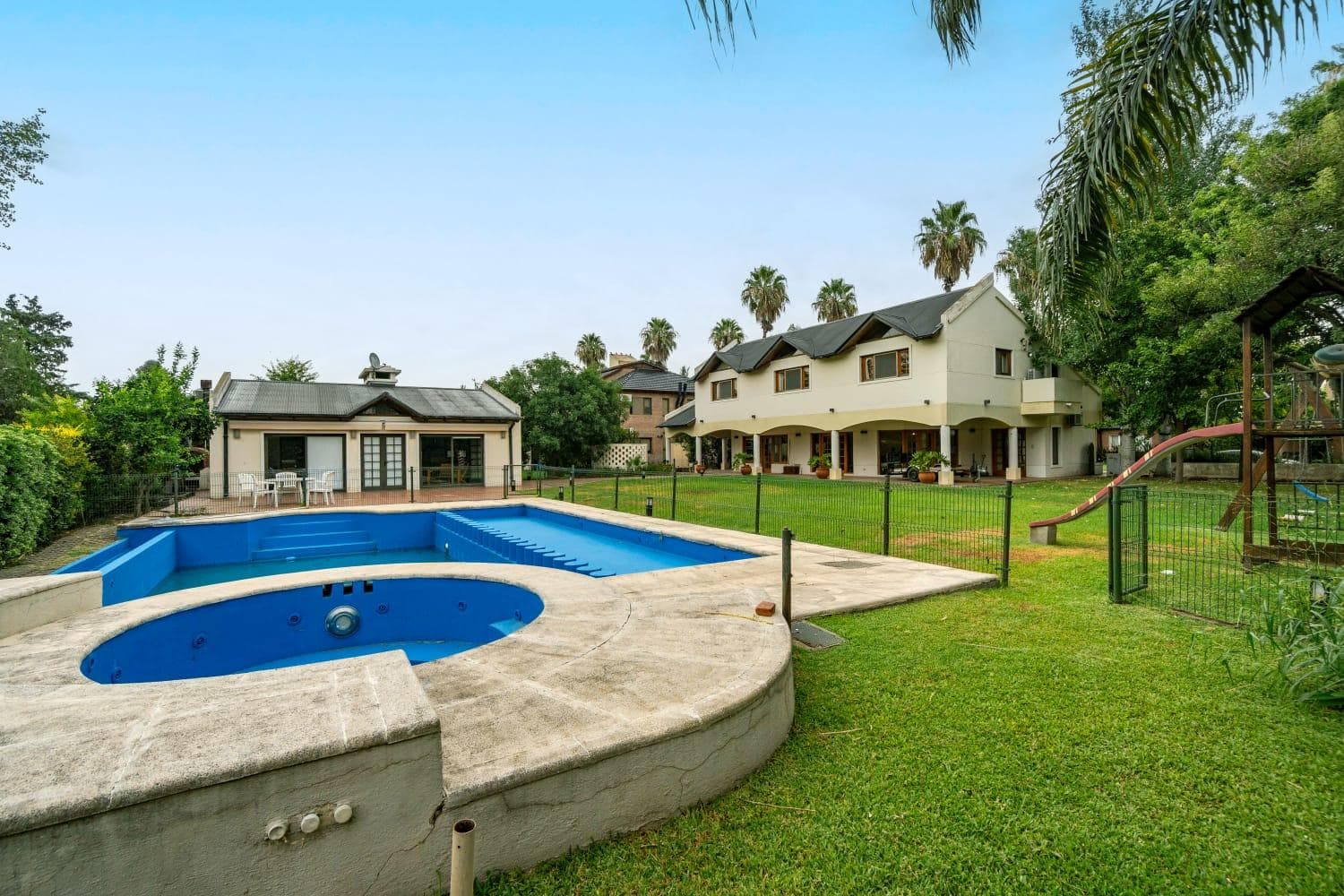 FOR SALE/EXCHANGE – 4-bedroom house with amenities. San Marino, Funes Hills.