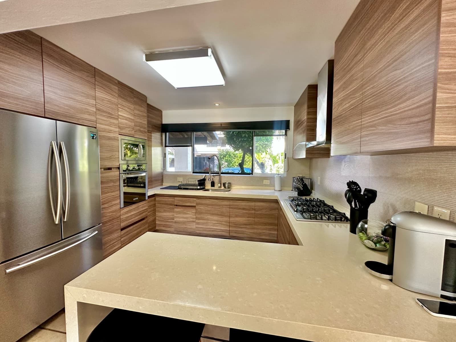 Spectacular garden and pool; the property is in excellent condition