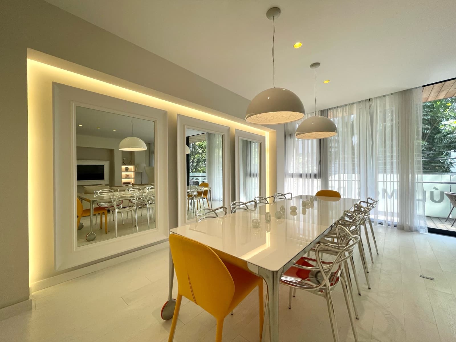 Three-Bedroom Apartment with Amenities in Polanco