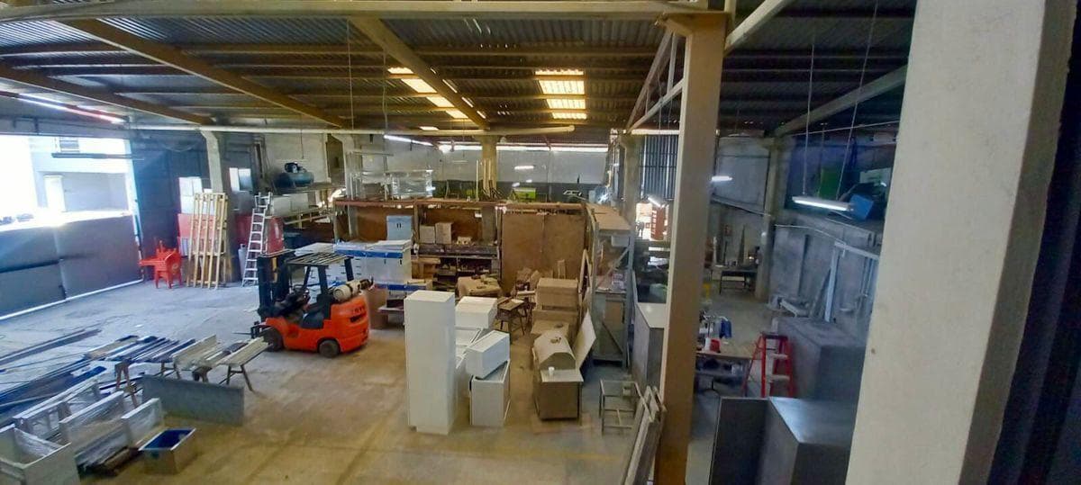 Commercial warehouse in the Mirasol neighborhood