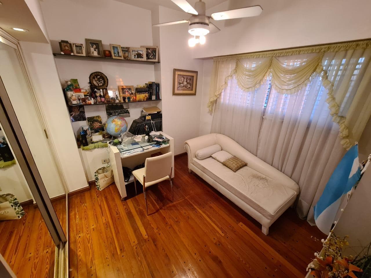 SPACIOUS 5-ROOM APARTMENT FOR SALE WITH GARAGE AND STORAGE ROOM IN DOWNTOWN QUILMES