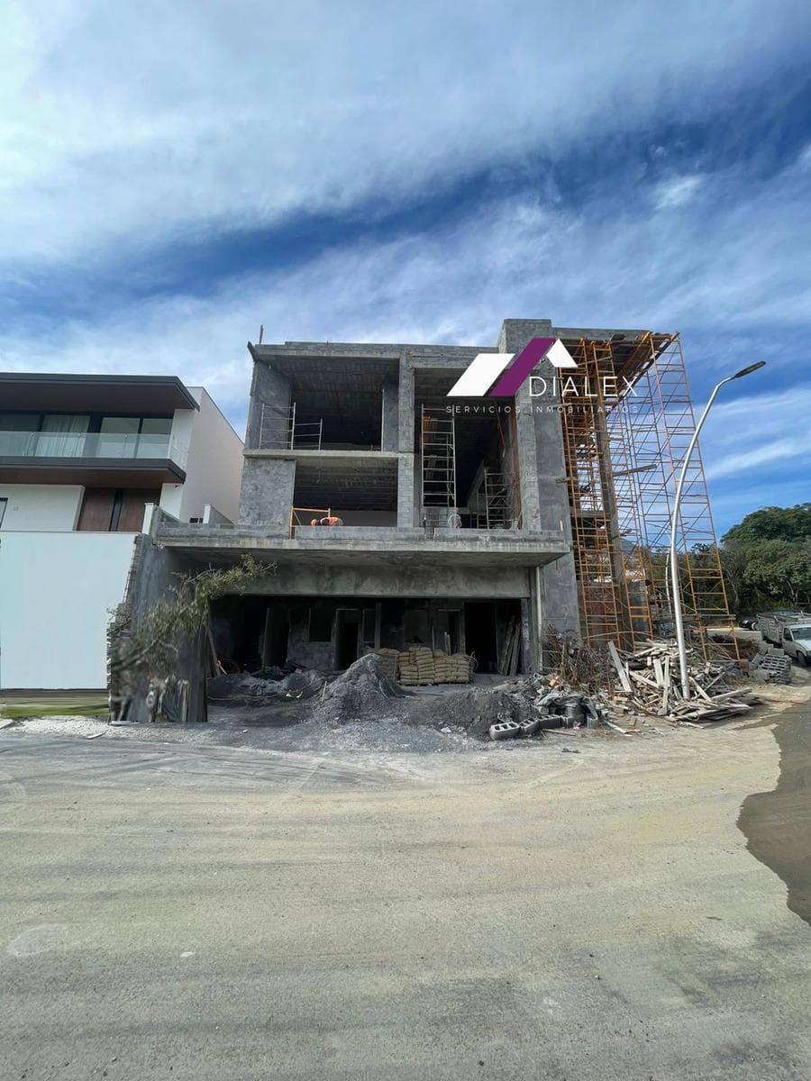 House for SALE, 1,159 M2—SIERRA ALTA Subdivision on CARRETERA NACIONAL in MONTERREY, 4 Levels