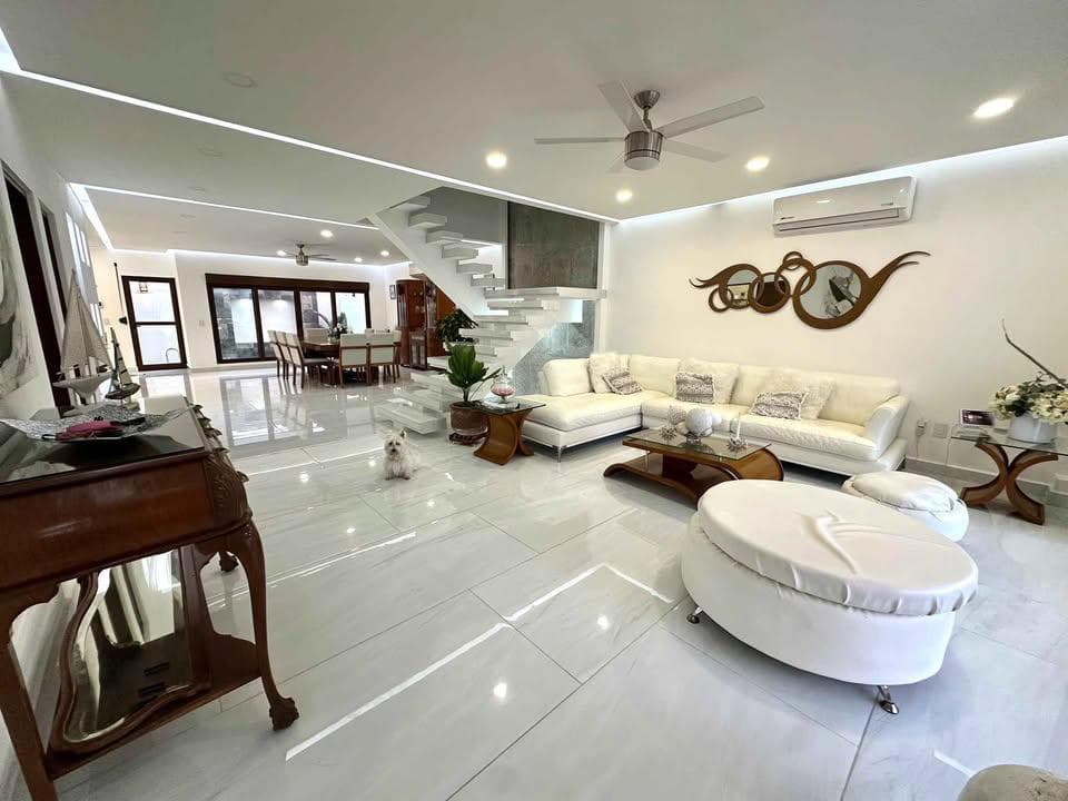 The perfect home for large families on Via Cumbres / Perfect for large families