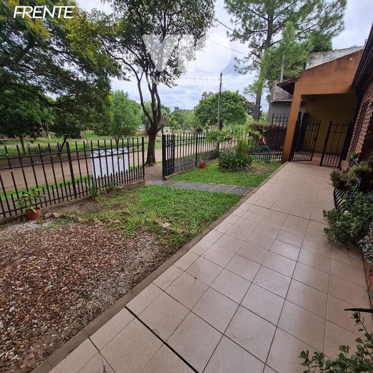House Just Steps from the Beach in Colón