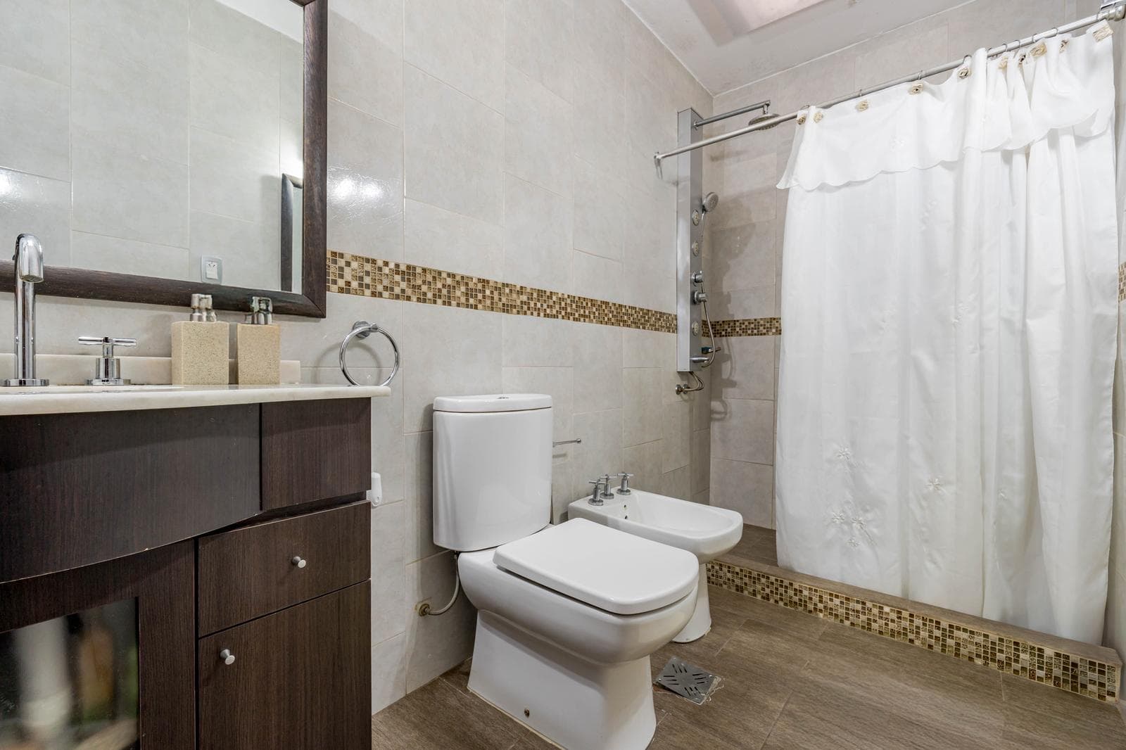 FOR SALE/TRADE - 3-bedroom house with garage, backyard, patio, and pool. Ludueña, Rosario.