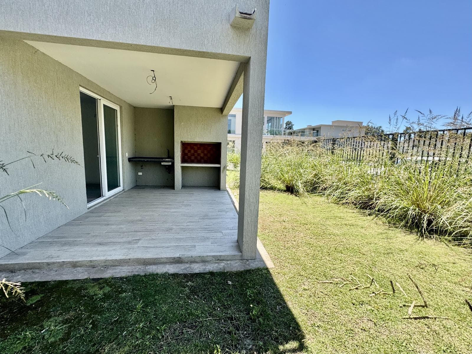 3-Bedroom House in Pilar with a Garden and Amenities