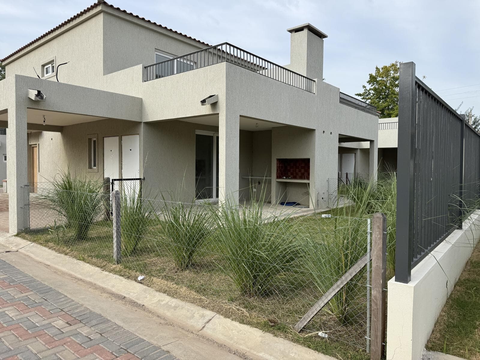 3-Bedroom House in Pilar with a Garden and Amenities