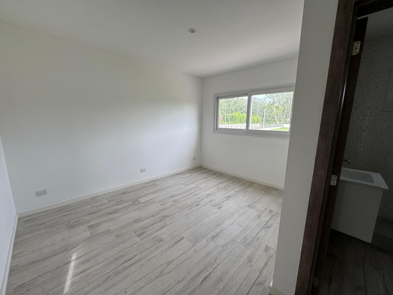 4-Bedroom House in Pilar with a Garden and Amenities
