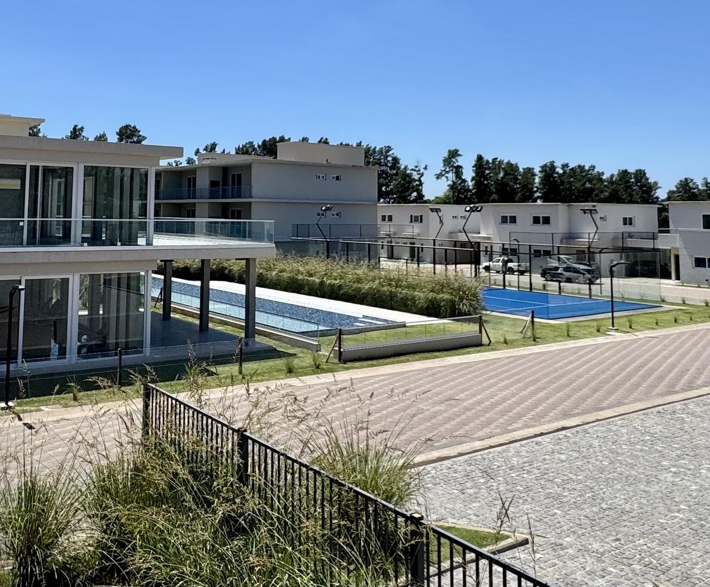 4-Bedroom House in Pilar with a Garden and Amenities