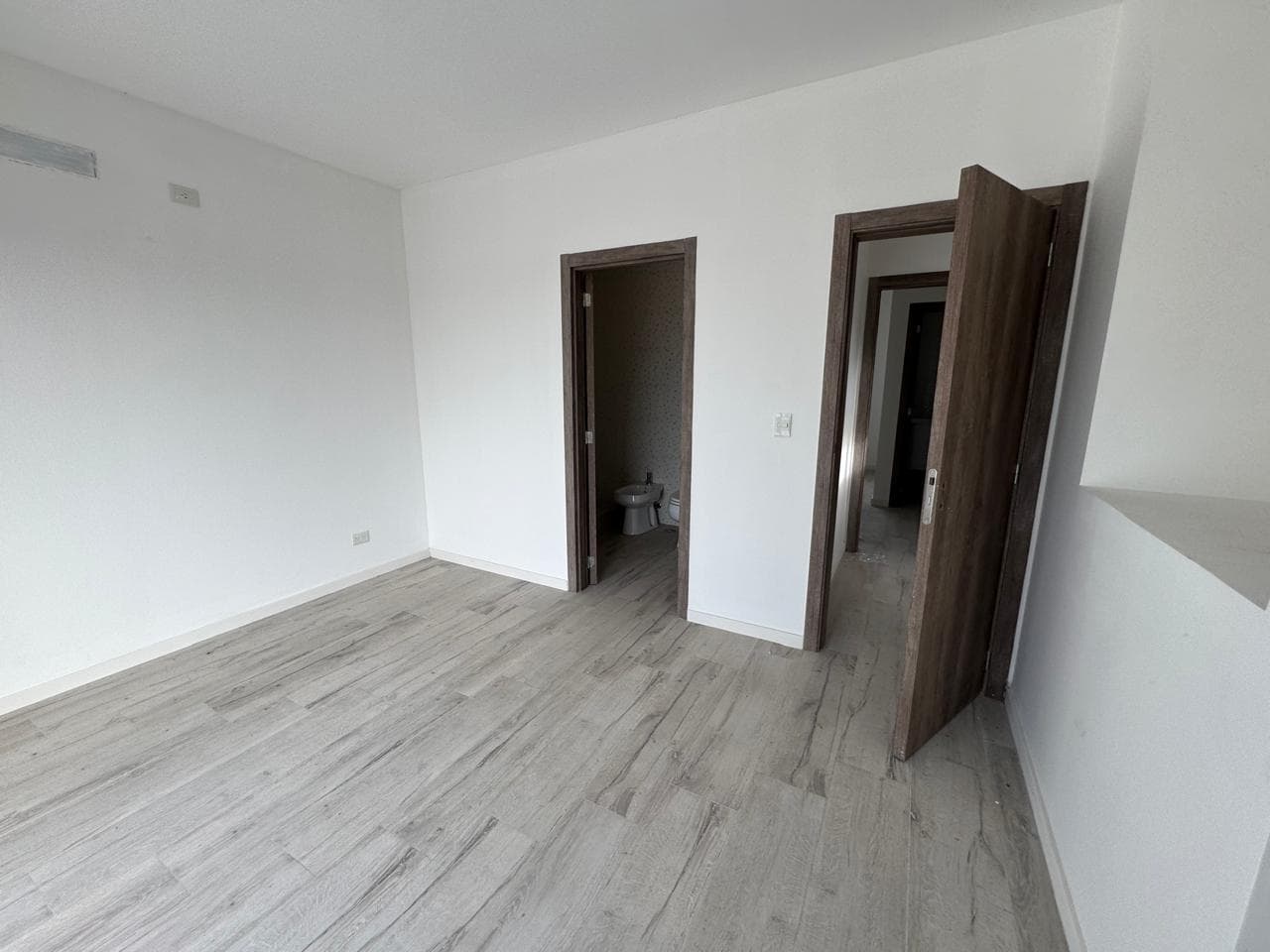 4-Bedroom House in Pilar with a Garden and Amenities