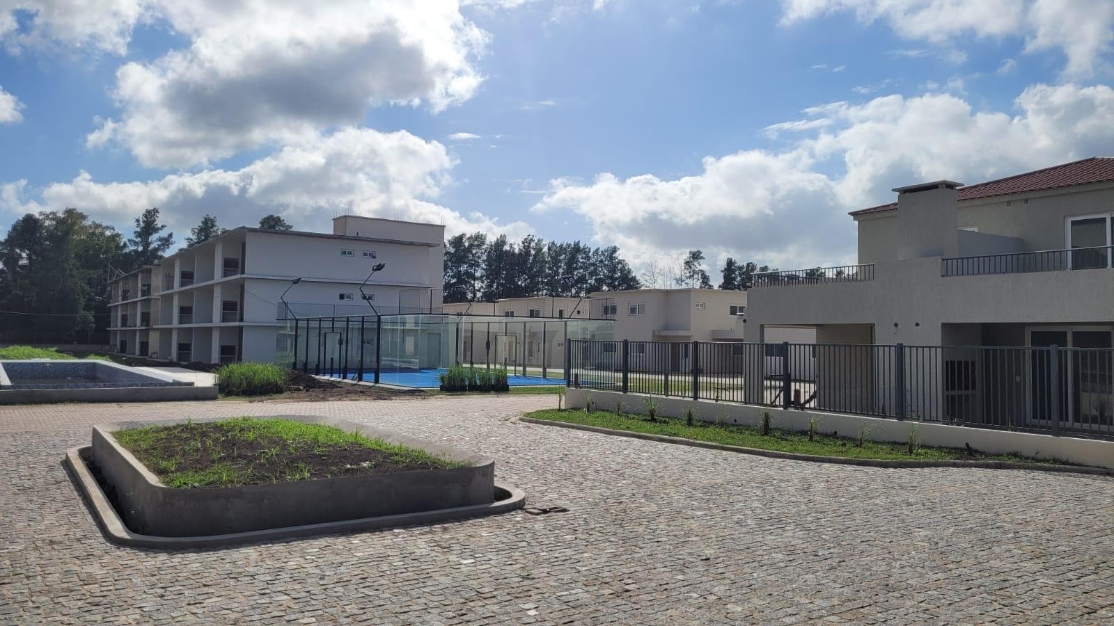 4-Bedroom House in Pilar with a Garden and Amenities